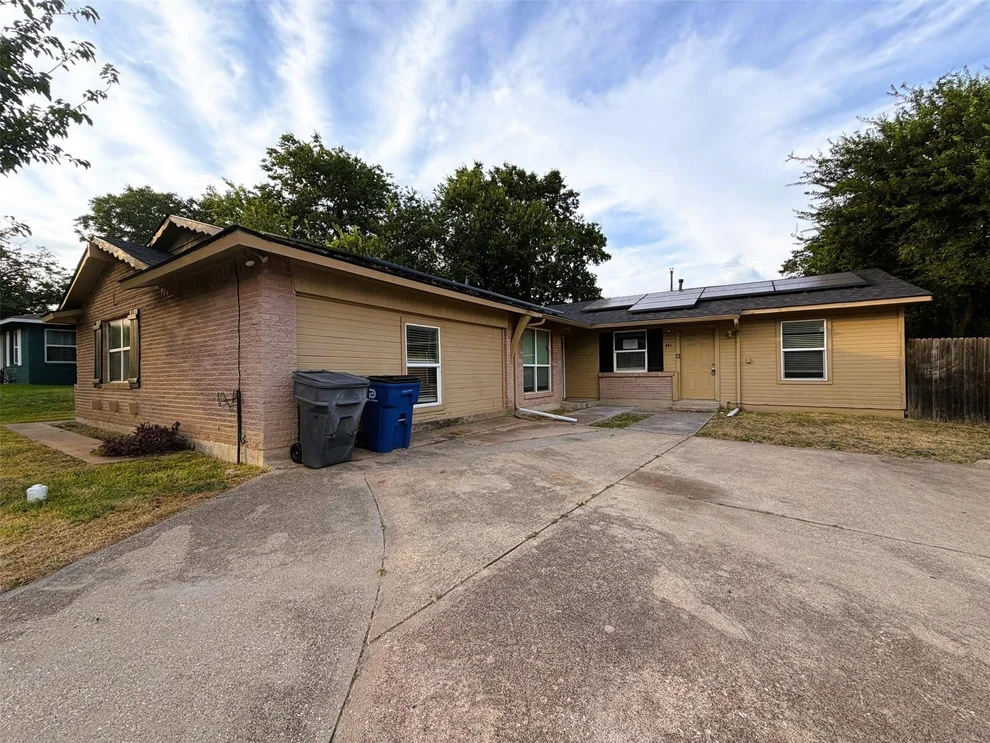 Unit for sale at 441 Goldwood Drive, Dallas, TX 75232