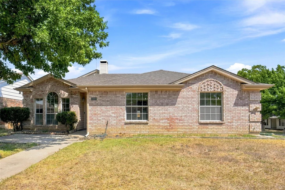 Unit for sale at 1001 Flower Drive, Arlington, TX 76017
