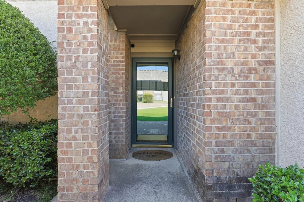 Unit for sale at 322 W Harwood Road, Hurst, TX 76054