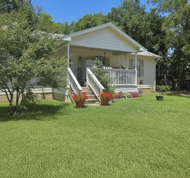 Unit for sale at 410 W 11th Street, Bonham, TX 75418
