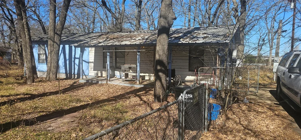 Unit for sale at 1932 Wahoo Lane, West Tawakoni, TX 75474