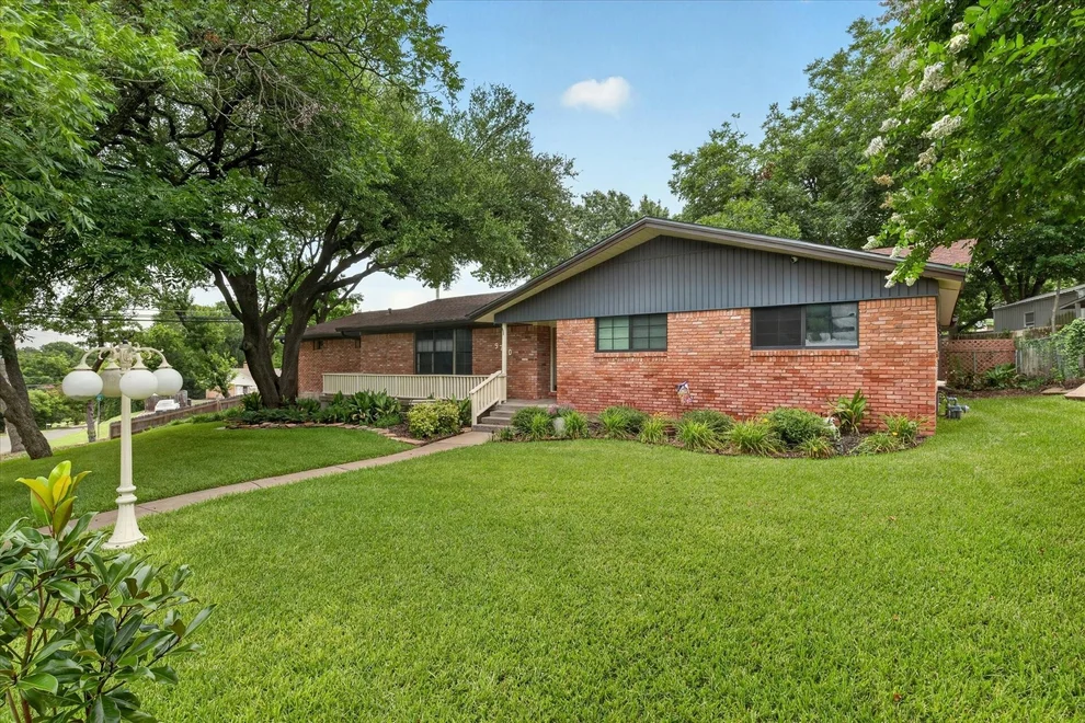 Unit for sale at 9700 Brookwood Circle, Woodway, TX 76712