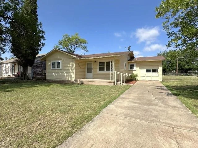 Unit for sale at 804 Columbia Street, Stamford, TX 79553