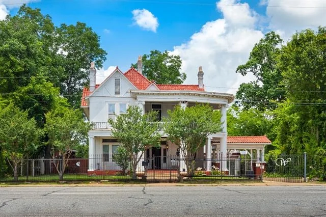 Unit for sale at 211 W Grand Avenue, Marshall, TX 75670