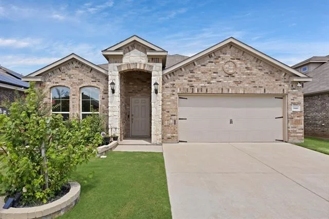 Unit for sale at 10601 Summer Place Lane, Fort Worth, TX 76140