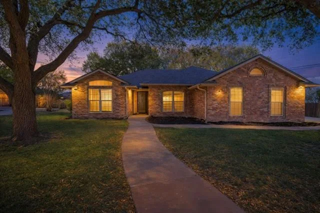 Unit for sale at 120 Briar Ridge Drive, Hewitt, TX 76643