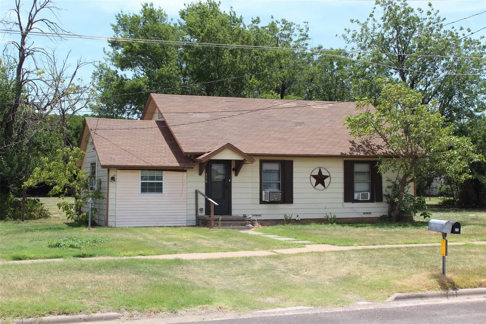 Unit for sale at 430 N Munday Avenue, Munday, TX 76371