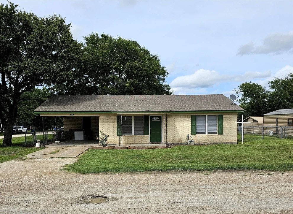 Unit for sale at 105 N 3rd Street, Coolidge, TX 76635