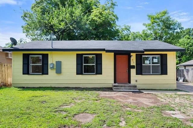 Unit for sale at 715 W 9th, Corsicana, TX 75110