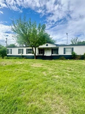 Unit for sale at 723 Highland Circle, Springtown, TX 76082