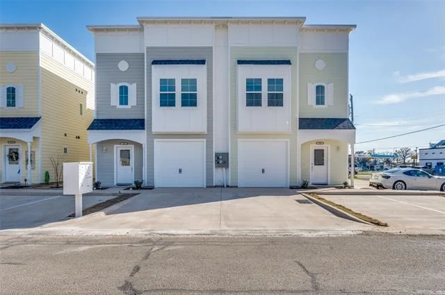 Unit for sale at 106 Market Street, Lake Dallas, TX 75065