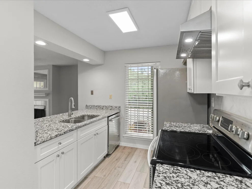 Unit for sale at 5981 Arapaho Road, Dallas, TX 75248
