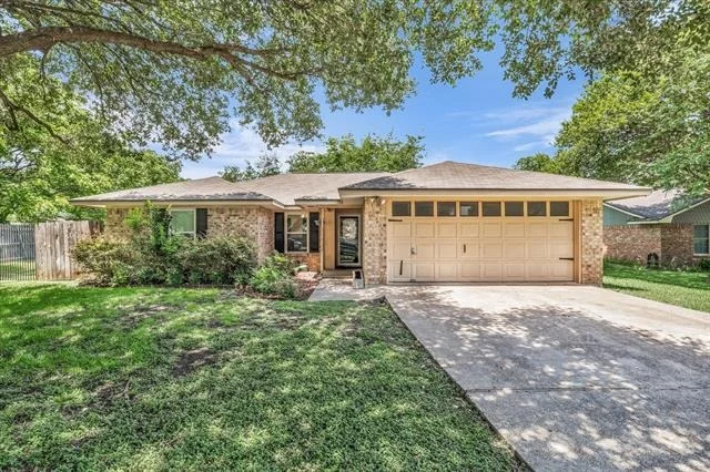 Unit for sale at 316 E Chapman Road, Hewitt, TX 76643