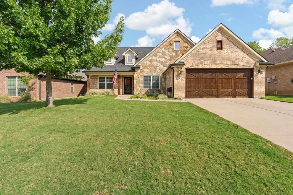 Unit for sale at 3137 Shoreline Drive, Burleson, TX 76028