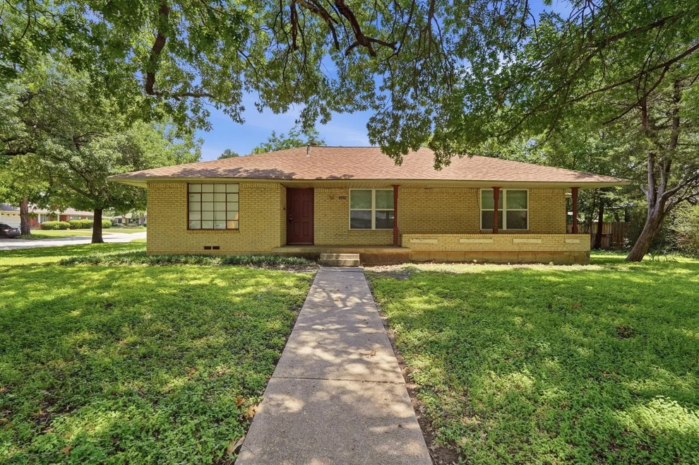 Unit for sale at 2806 E Atoll Drive, Dallas, TX 75216