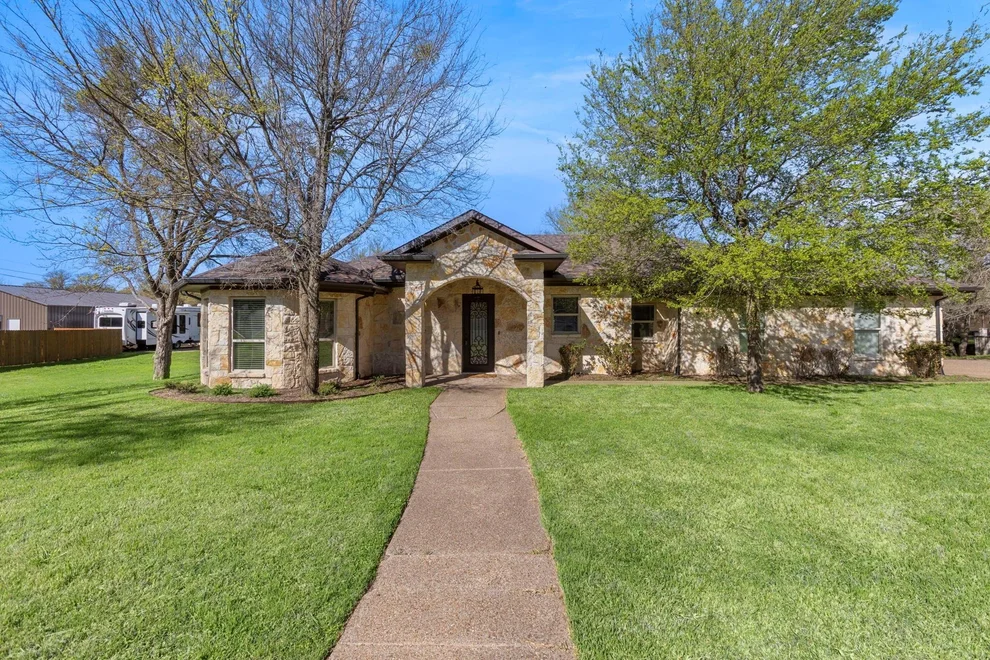 Unit for sale at 139 Saddlewood, Waco, TX 76705