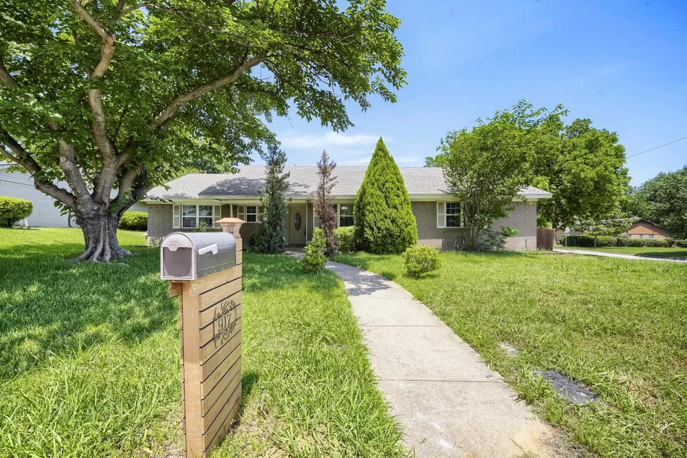 Unit for sale at 917 Stratford Drive, Bedford, TX 76021