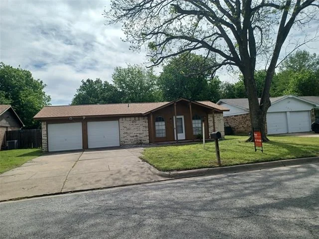 Unit for sale at 6909 Maryhill Road, Forest Hill, TX 76140