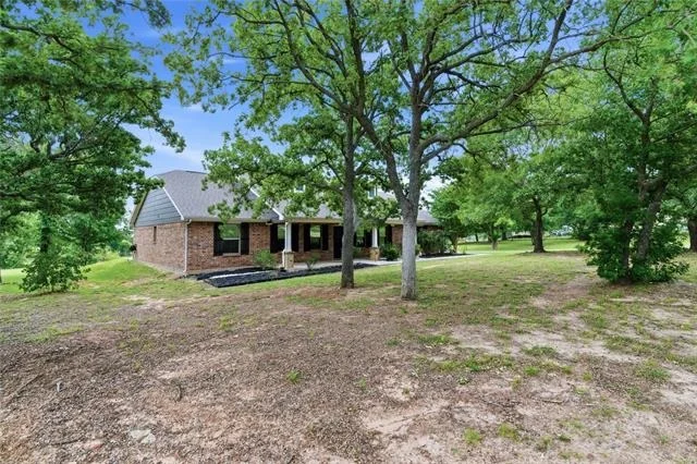 Unit for sale at 108 La Arroya Drive, Weatherford, TX 76088