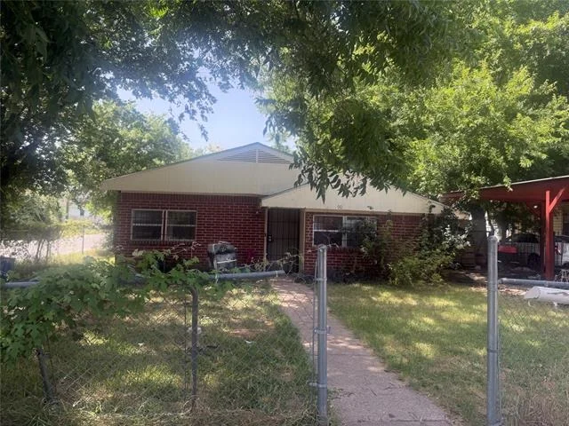Unit for sale at 900 Dearborn, Waco, TX 76704