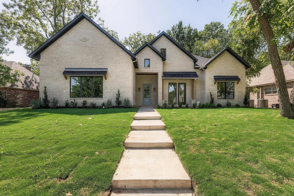 Unit for sale at 2510 Creekbend Circle, Sherman, TX 75092