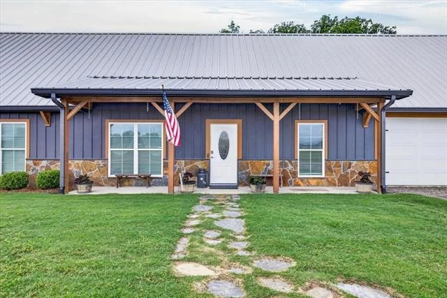 Unit for sale at 114 Lakewood Road, Trinidad, TX 75163