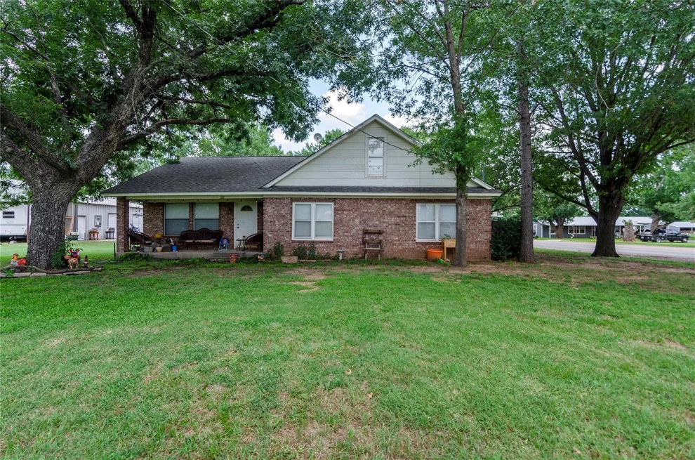 Unit for sale at 102 N Mesquite Street, Paradise, TX 76073