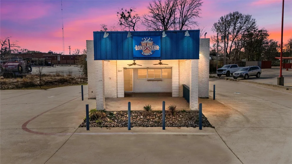 Unit for sale at 207 N Henderso Boulevard, Kilgore, TX 75662