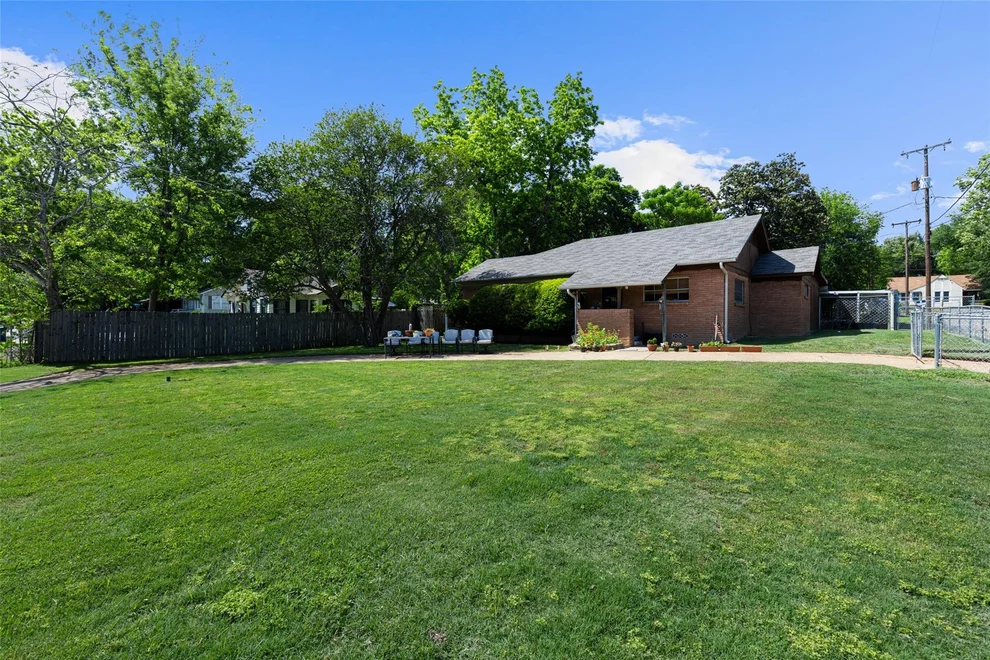 Unit for sale at 500 W Marshall Avenue, Gladewater, TX 75647