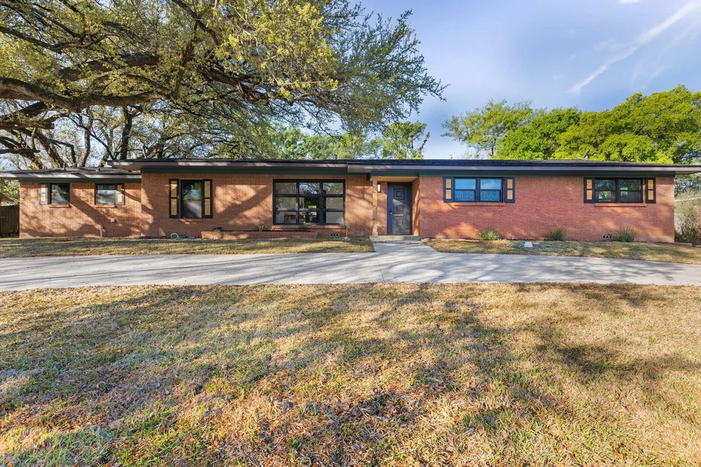 Unit for sale at 2324 Wooded Acres Drive, Waco, TX 76710