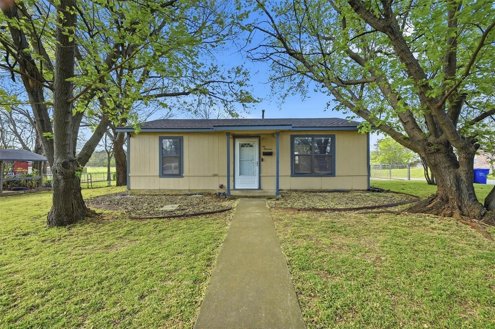 Unit for sale at 600 E South Street, Whitesboro, TX 76273