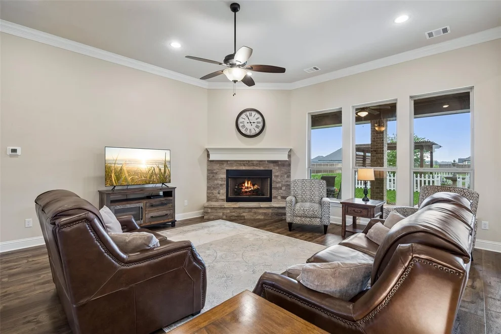 Unit for sale at 8221 Palmer Lane, Waxahachie, TX 75167