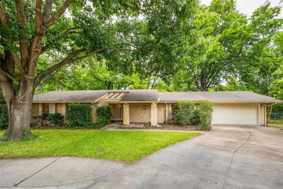 Unit for sale at 3 Ridgewood Circle, Plano, TX 75074