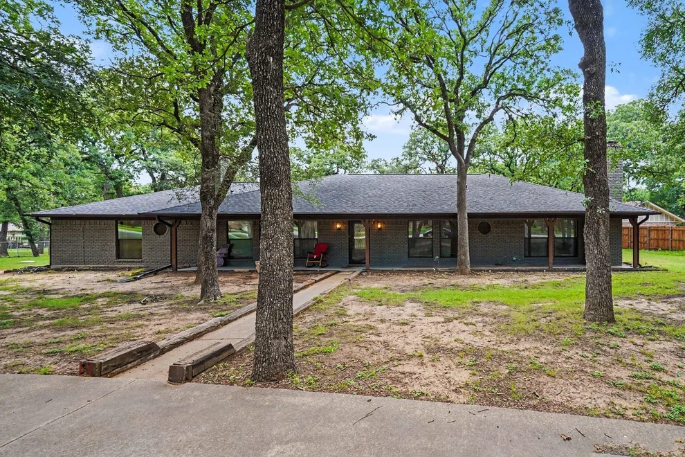 Unit for sale at 1908 Thousand Oaks Drive, Burleson, TX 76028