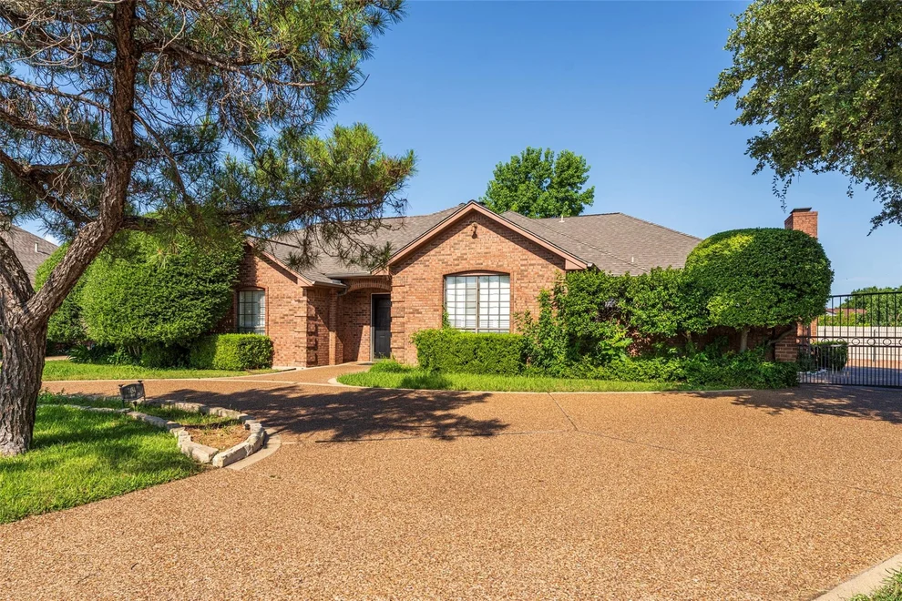 Unit for sale at 7454 Queensbury Circle, Fort Worth, TX 76133