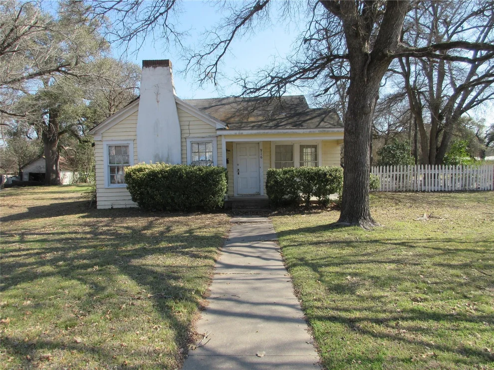 Unit for sale at 916 Ward, Marlin, TX 76661