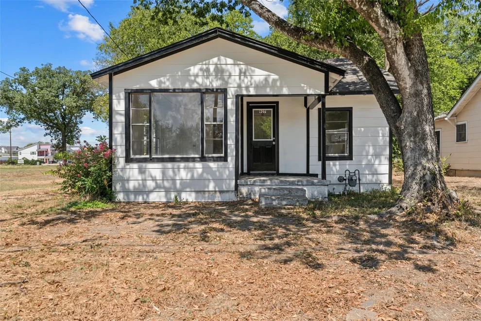 Unit for sale at 927 Oakwood Avenue, Waco, TX 76706