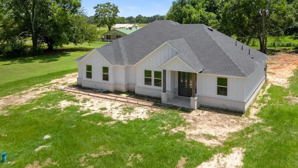 Unit for sale at 180 Nix Drive, Emory, TX 75440