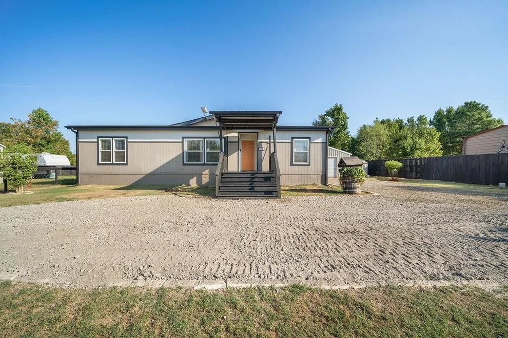 Unit for sale at 827 Cheyenne, Quitman, TX 75783