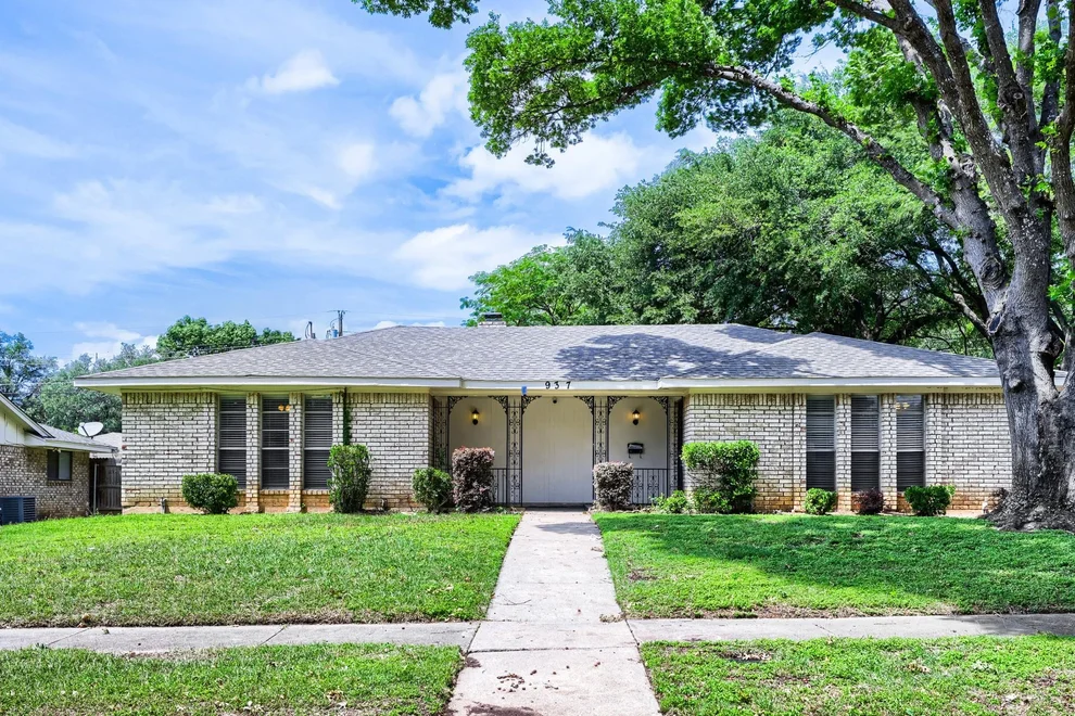 Unit for sale at 937 Birchwood Drive, Lancaster, TX 75146