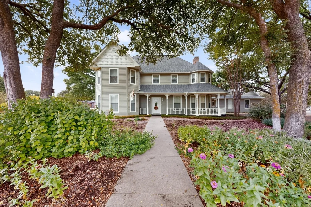 Unit for sale at 2 Trailridge Drive, Melissa, TX 75454