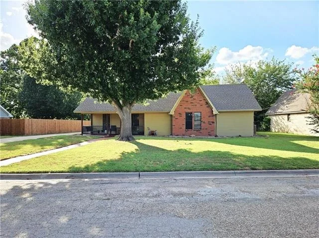 Unit for sale at 804 Crestline Drive, Mexia, TX 76667
