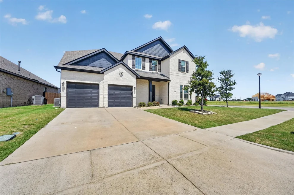 Unit for sale at 112 Big Bend Drive, Forney, TX 75126