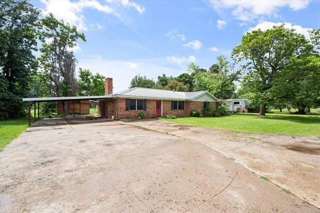 Unit for sale at 701 Kelly Street, Fairfield, TX 75840