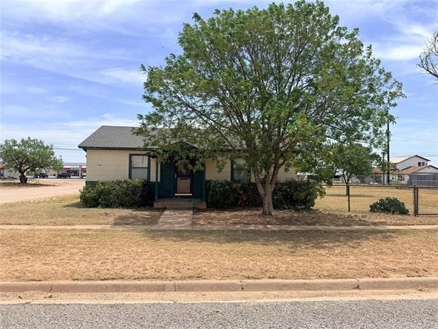 Unit for sale at 901 S Washington Avenue, Aspermont, TX 79502