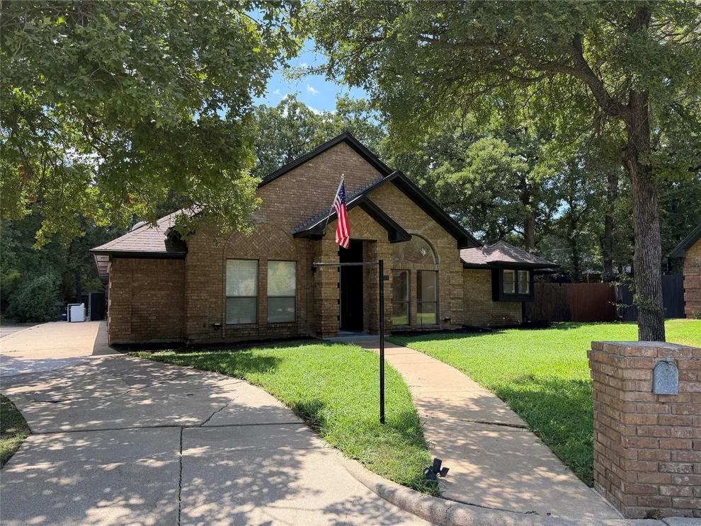 Unit for sale at 2200 Sand Creek Court, Arlington, TX 76006