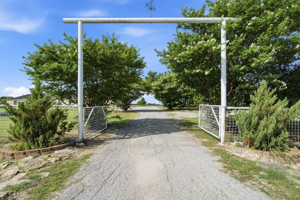 Unit for sale at 748 Rocky Ridge Lane, Weatherford, TX 76085