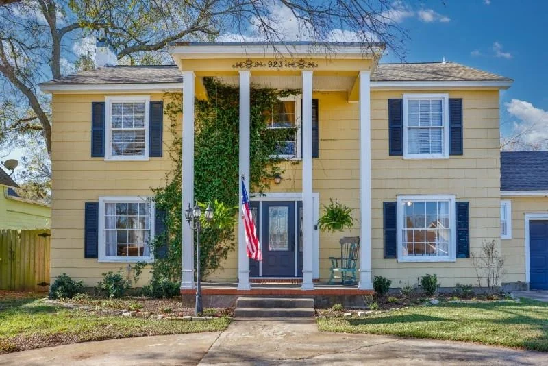 Unit for sale at 923 S Lindsay Street, Gainesville, TX 76240