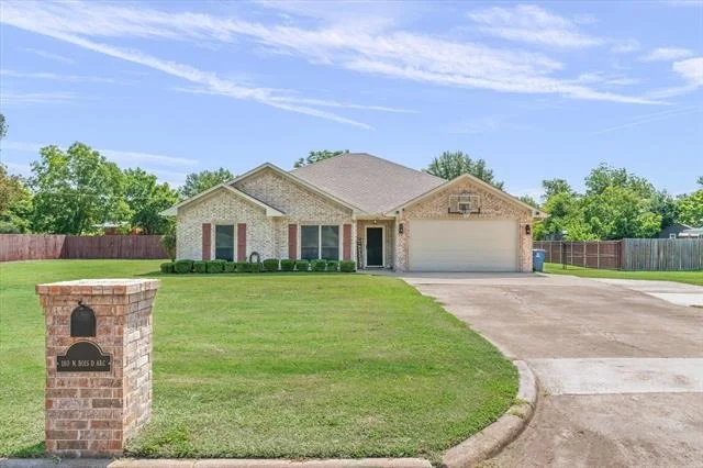 Unit for sale at 180 N Bois D Arc Street, Van, TX 75790