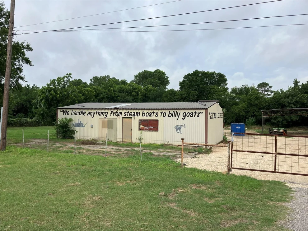 Unit for sale at 210 S Parkway Drive, Alvarado, TX 76009